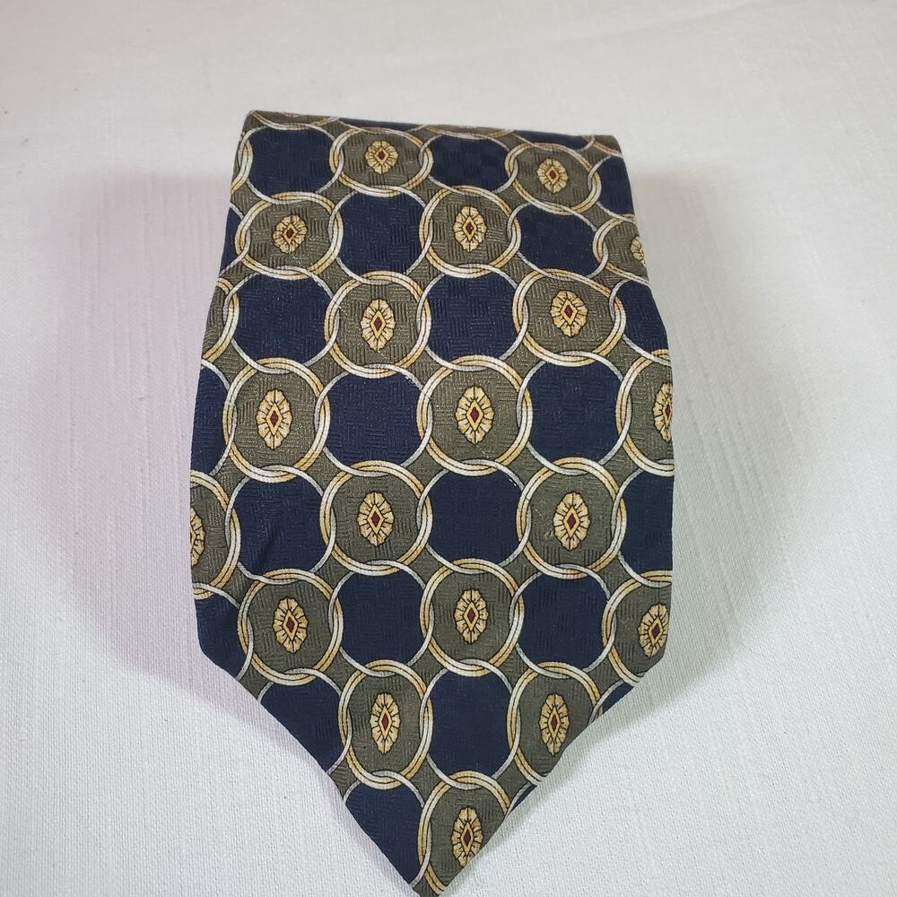 Geoffrey Beene New York Mens Silk Necktie Suit Dress Tie All Occasion Classic